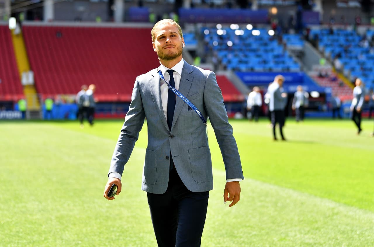 Mundialista con Islandia en Rusia 2018, la apariencia de este volante cautivó a más de una fanática durante el evento.