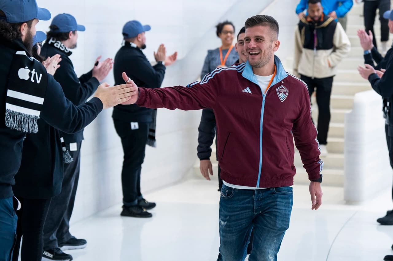 Llegada triunfal del delantero Diego Rubio (Colorado Rapids) al Apple Park.