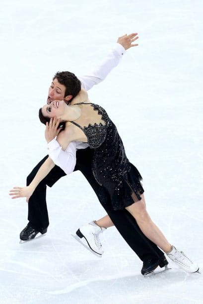 Pisando los talones de los estadounidenses, los canadienses Tessa Virtue y Scott Moir, oro hace cuatro años en Vancouver, con 76.33. EFE