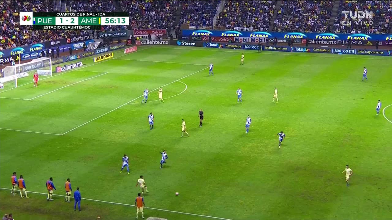 ¡GOL!  anota para América. Henry Martín