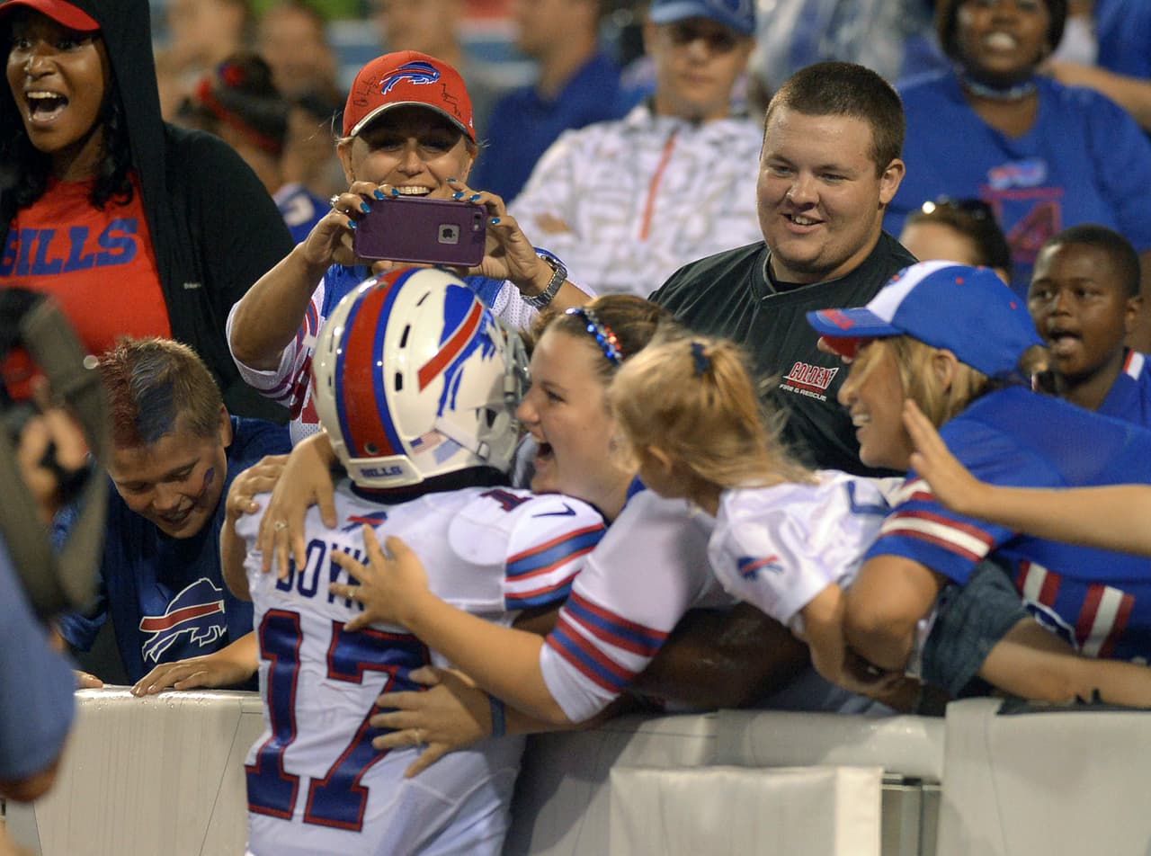 Mira a los aficionados de la NFL durante la primera semana de la pretemporada.