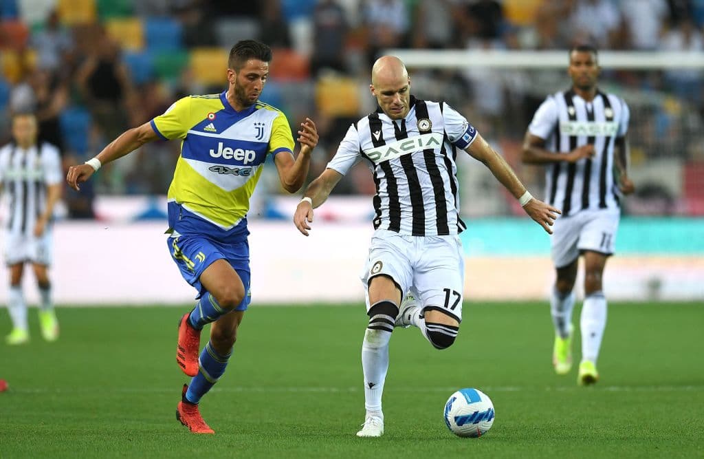 Se empata el partido entre la Juventus y Udinese en la Serie A, con marcador de 2-2. Los de la Veccia Signora ganaban el partido durante la primera mitad con goles de Paulo Dybala y Guillermo Cuadrado, pero Roberto Pereyra convirtió penal y gol para los visitantes, seguido de Gerard Deulofeu; Cristiano anotó el tercero pero fue anulado.