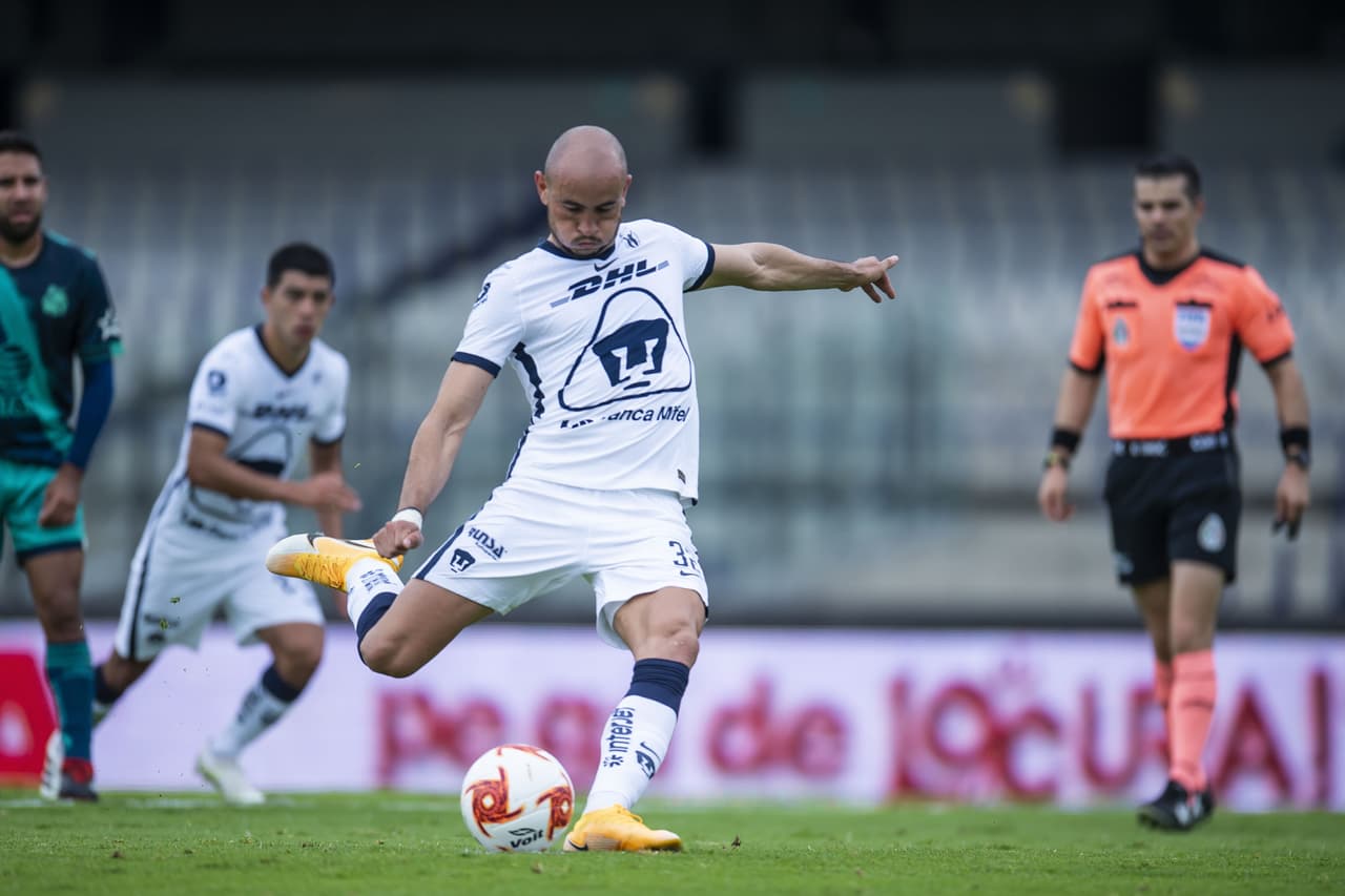 El árbitro decretó la pena máxima favorable a la UNAM por una falta sobre Mayorga.