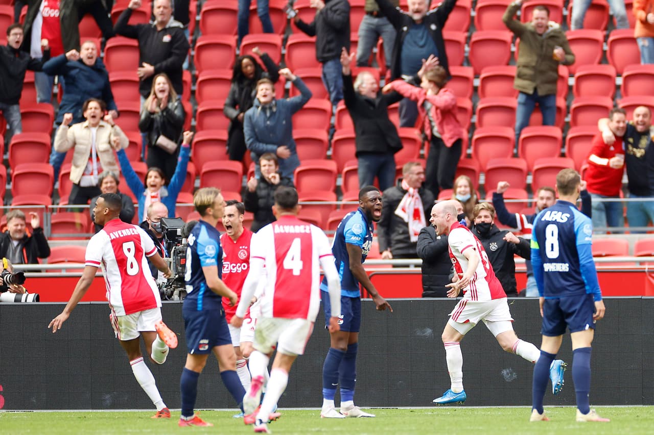 Edson Álvarez ya es ídolo en Ajax y la afición corea su nombre