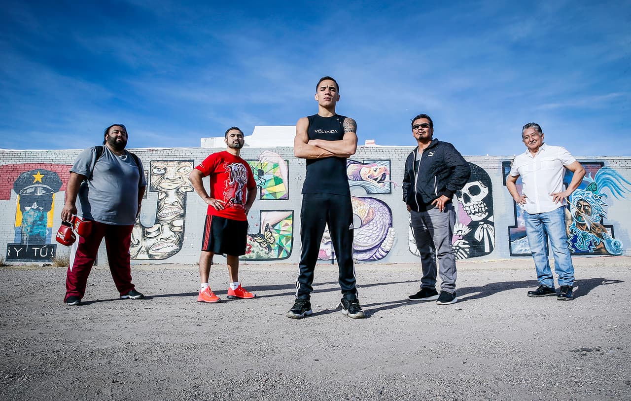 Oscar Valdez y José Benavidez enseñaron sus armas en Tucson, Arizona, previo a sus respectivos combates contra Ernie Sánchez y Sidney Siqueira.