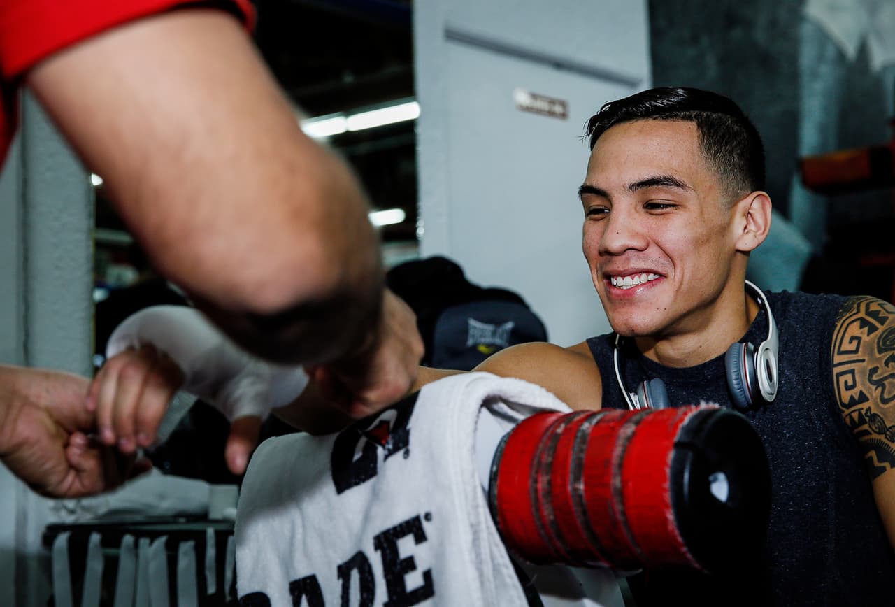 Oscar Valdez y José Benavidez enseñaron sus armas en Tucson, Arizona, previo a sus respectivos combates contra Ernie Sánchez y Sidney Siqueira.