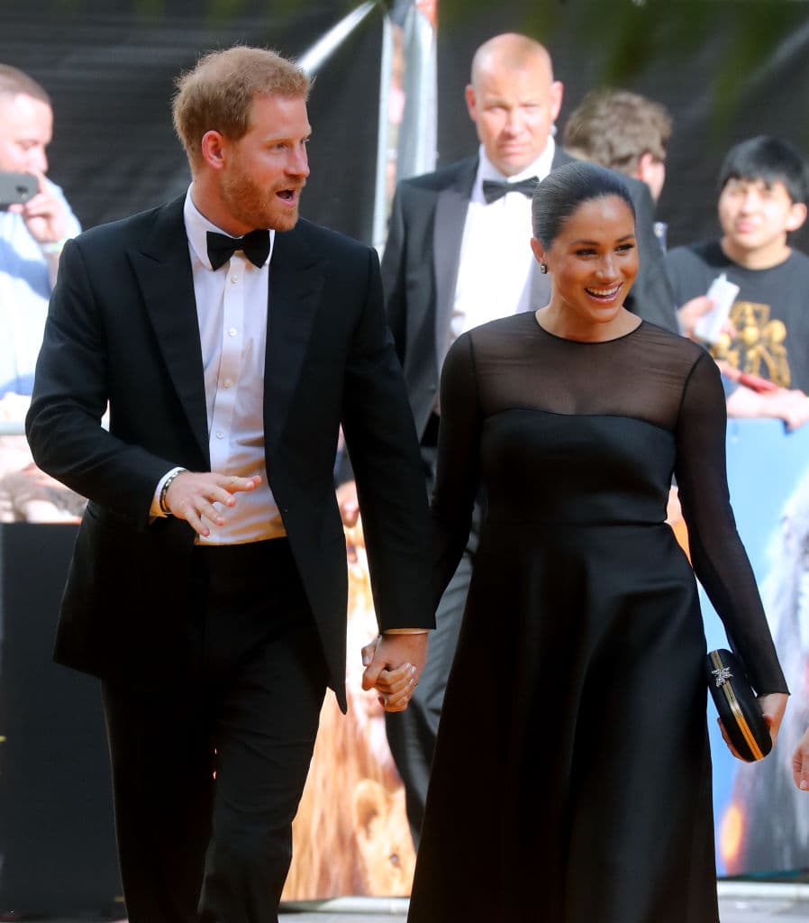 “La serie seguirá a un grupo de competidores extraordinarios de todo el mundo, todos miembros del ejército que han sufrido lesiones o enfermedades que les han cambiado la vida en su camino a los Juegos Invictus de La Haya 2020, que ahora se realizarán en 2022”.
<br>