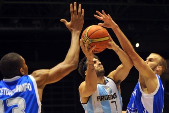Argentina finalizó tercera del grupo B tras perder con Grecia (71-79) y se volverá a enfrentar ante Brasil en los octavos de final del Mundial de Básquet de España, el próximo domingo en Madrid