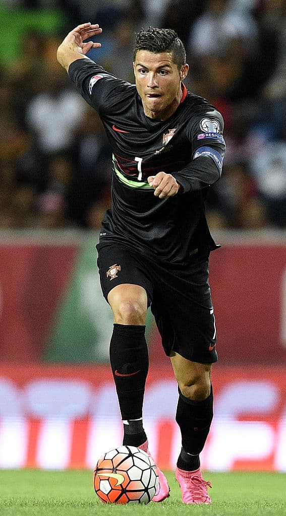 Cristiano Ronaldo - Con toda certeza, a sus 31 años será esta la última oportunidad del portugués para ganar el torneo más importante de Europa a nivel de selecciones. El atacante viene de conquistar la Champions League con el Real Madrid con un nivel superlativo. En 47 partidos marcó 51 goles en la campaña y tiene el hambre de trascender con su selección. Si físicamente está bien, tendremos un lindo espectáculo de su parte.