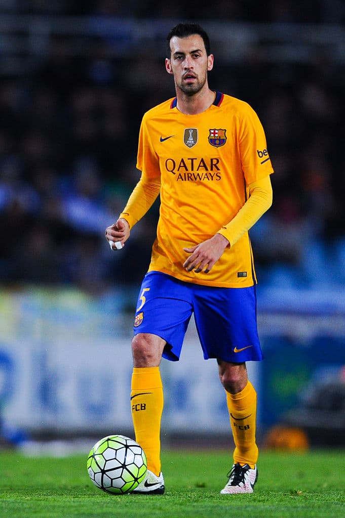 Sergio Busquets - Al igual que su compañero Iniesta en el FC Barcelona, Busquets marcará el ritmo y el juego de La Roja que viene de ser dos veces campeona del torneo. Un tricampeonato se antoja complicado, pero dependerá mucho de lo que hagan ambos mediocampistas.