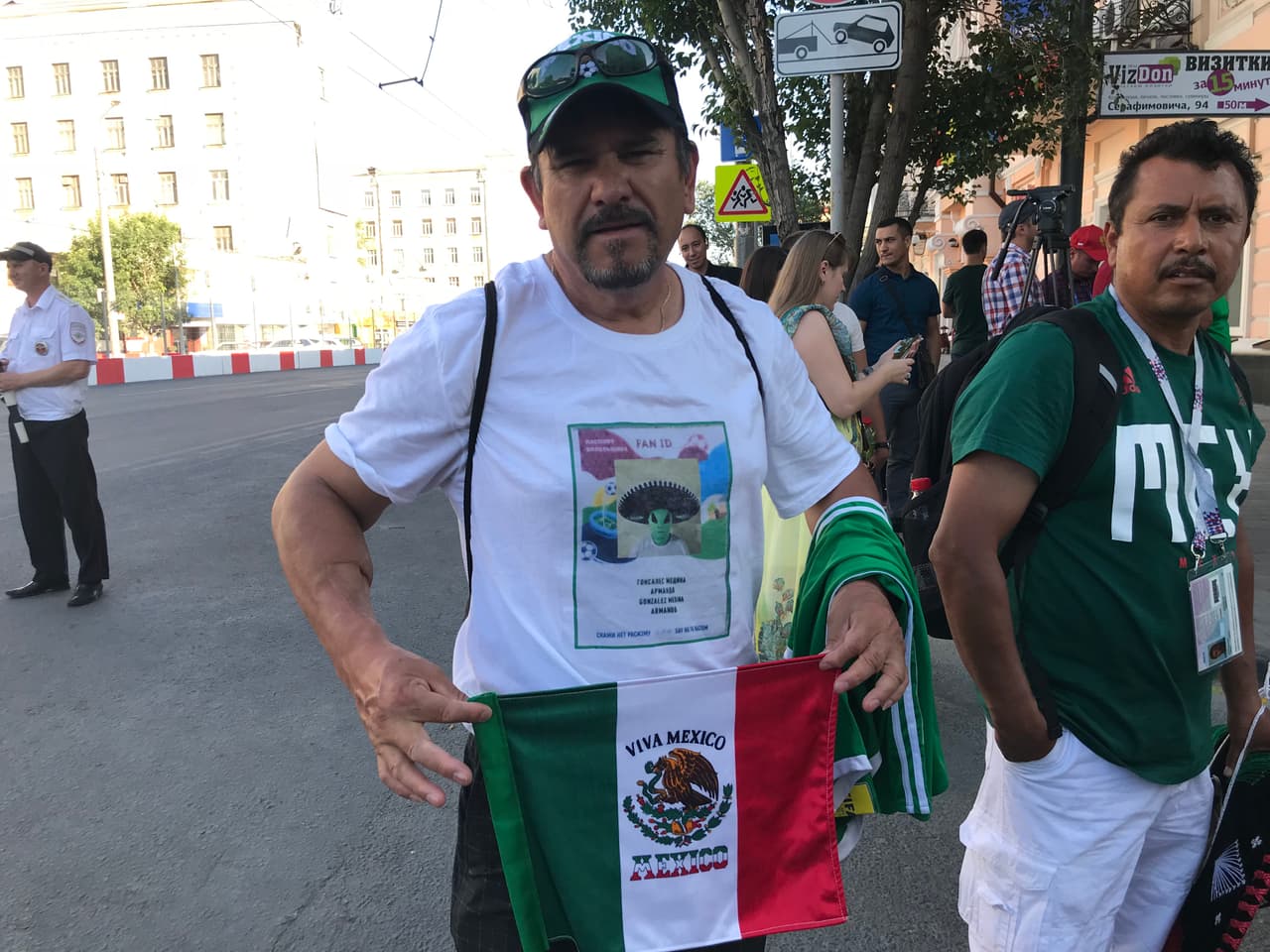 ¡Ese apoyo sí se ve! Con orgullo llegaron los aficionados mexicanos a portar y ondear sus banderas tricolores.