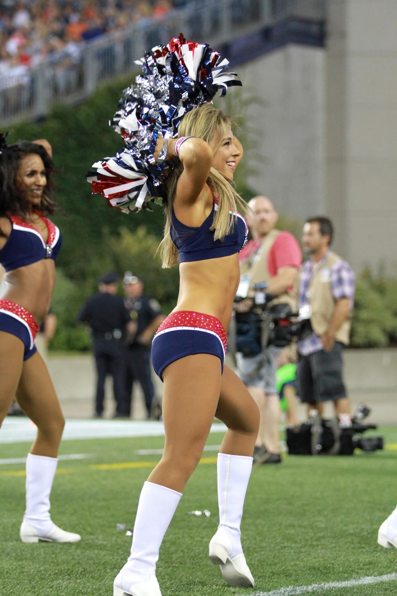 Esta hermosa porrista, de cara angelical, está en las filas de los actuales campeones de la NFL, los New England Patriots. Checa sus mejores imágenes.