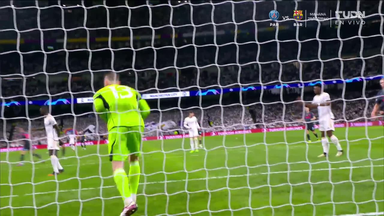 ¡TIRO ATAJADO! disparo por Bernardo Silva.