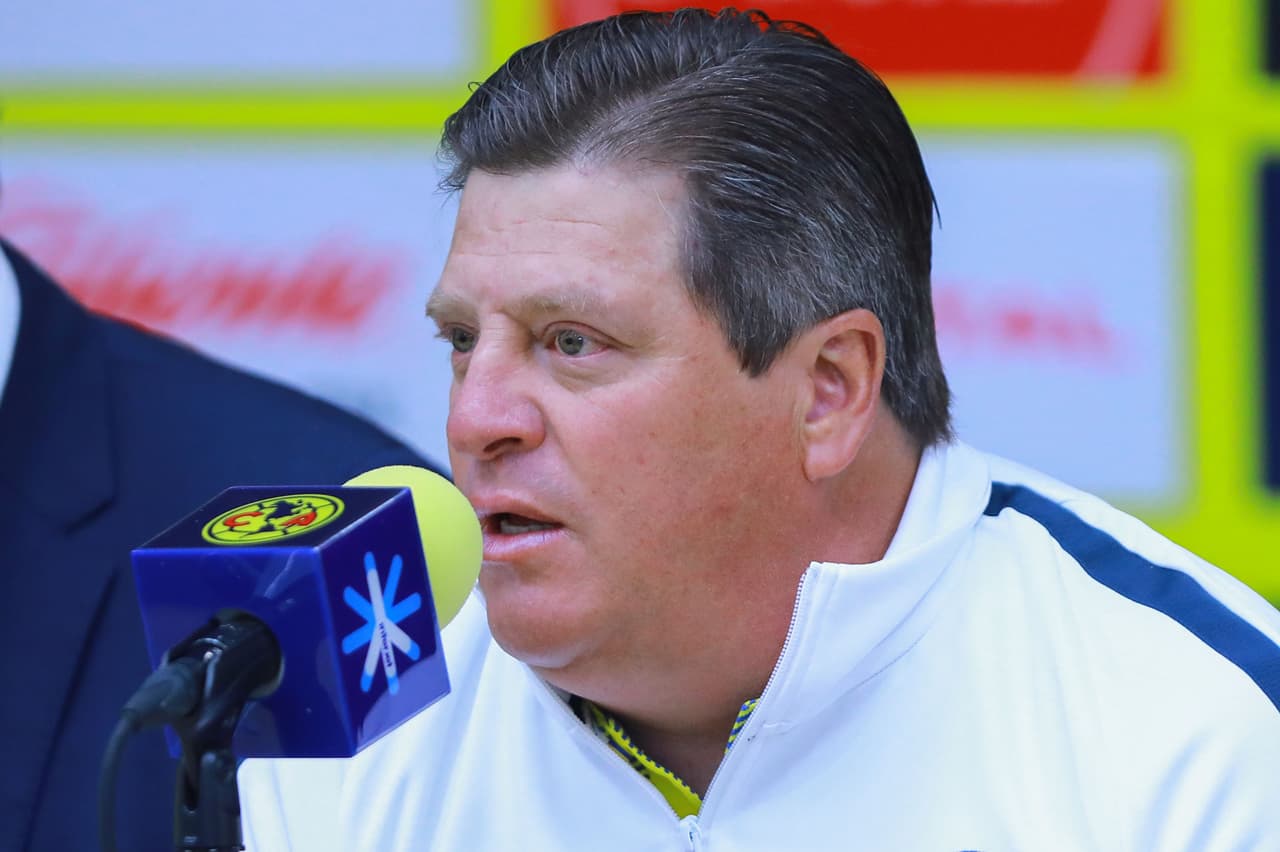 A finales de abril de este año también se vio involucrado en un accidente de tránsito en la Ciudad de México, cuando, según se reporta, un motociclista se atoró con el espejo de su auto y cayó.