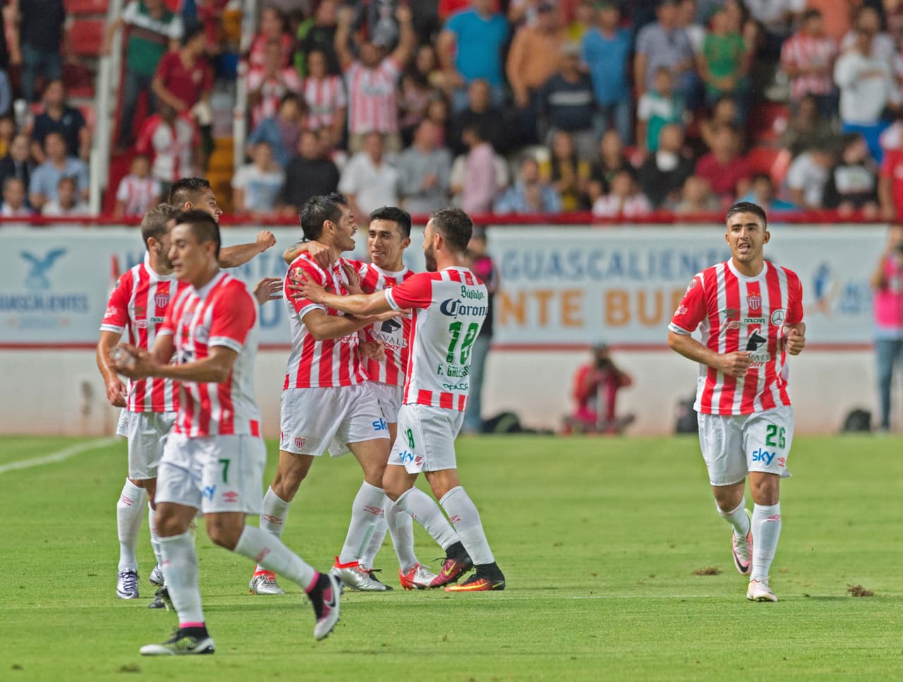 Otro que de a poco se va encarrilando es Necaxa. Obtuvo su segundo triunfo de la campaña y segundo consecutivo. Fue capaz de remontar a Santos que empezó ganando. Los puntos le hacen bien sobre todo para la tabla porcentual.