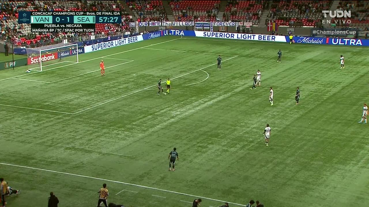 ¡GOL!  anota para Seattle Sounders FC. Paul Arriola