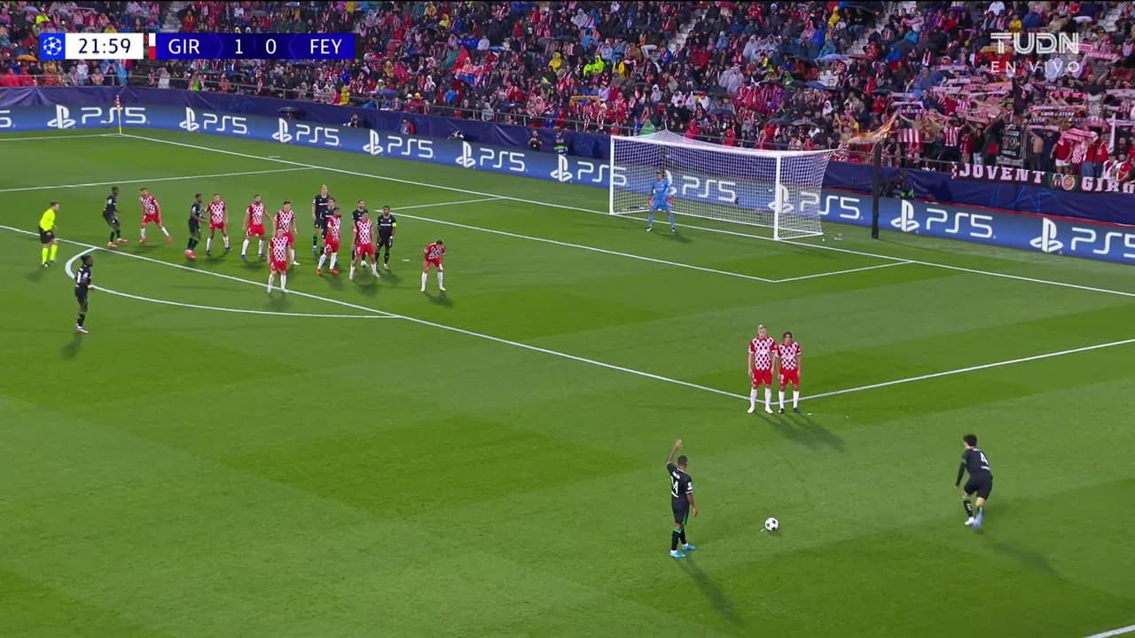 ¡AUTOGOL! de Yangel Herrera para Feyenoord.