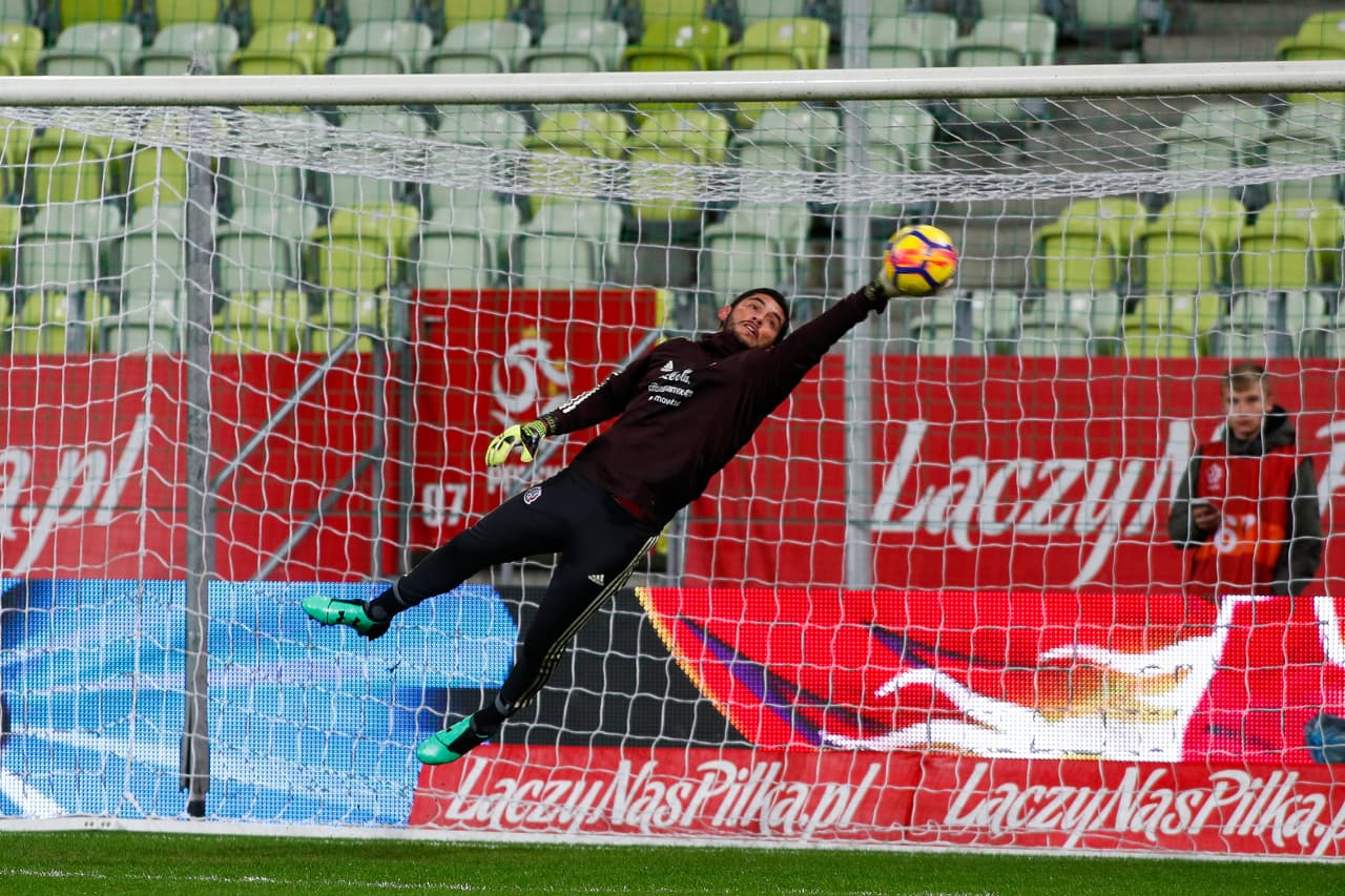 En cuanto a los porteros, hubo trabajos de definición por parte de los delanteros para probarlos.