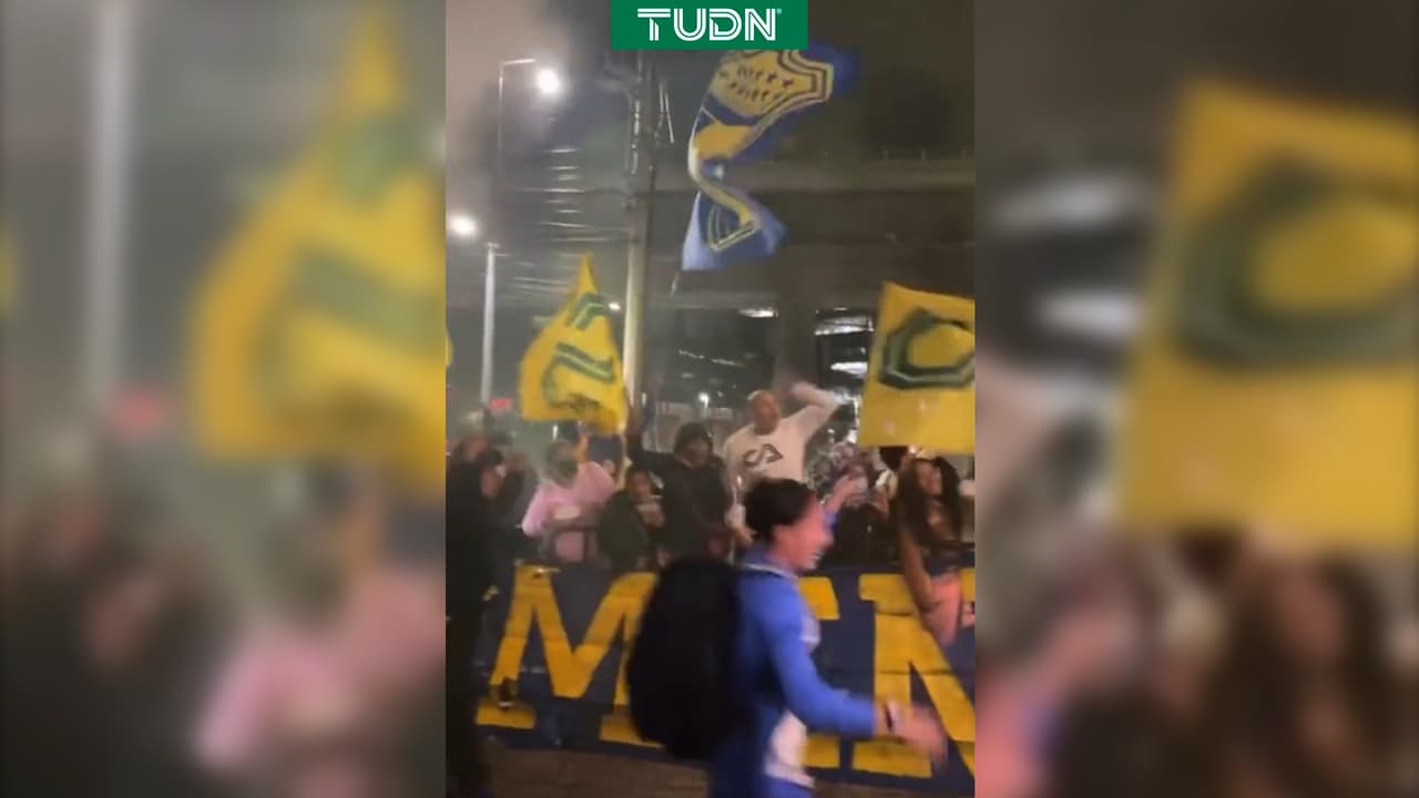 Cánticos y bengalas para el América Femenil de cara a la Final de ida