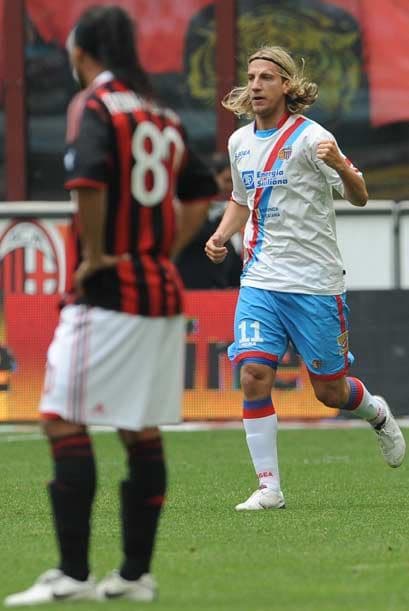 Otro partido de suma importancia era el choque entre Milan y Catania que comenzaron ganando los visitantes.