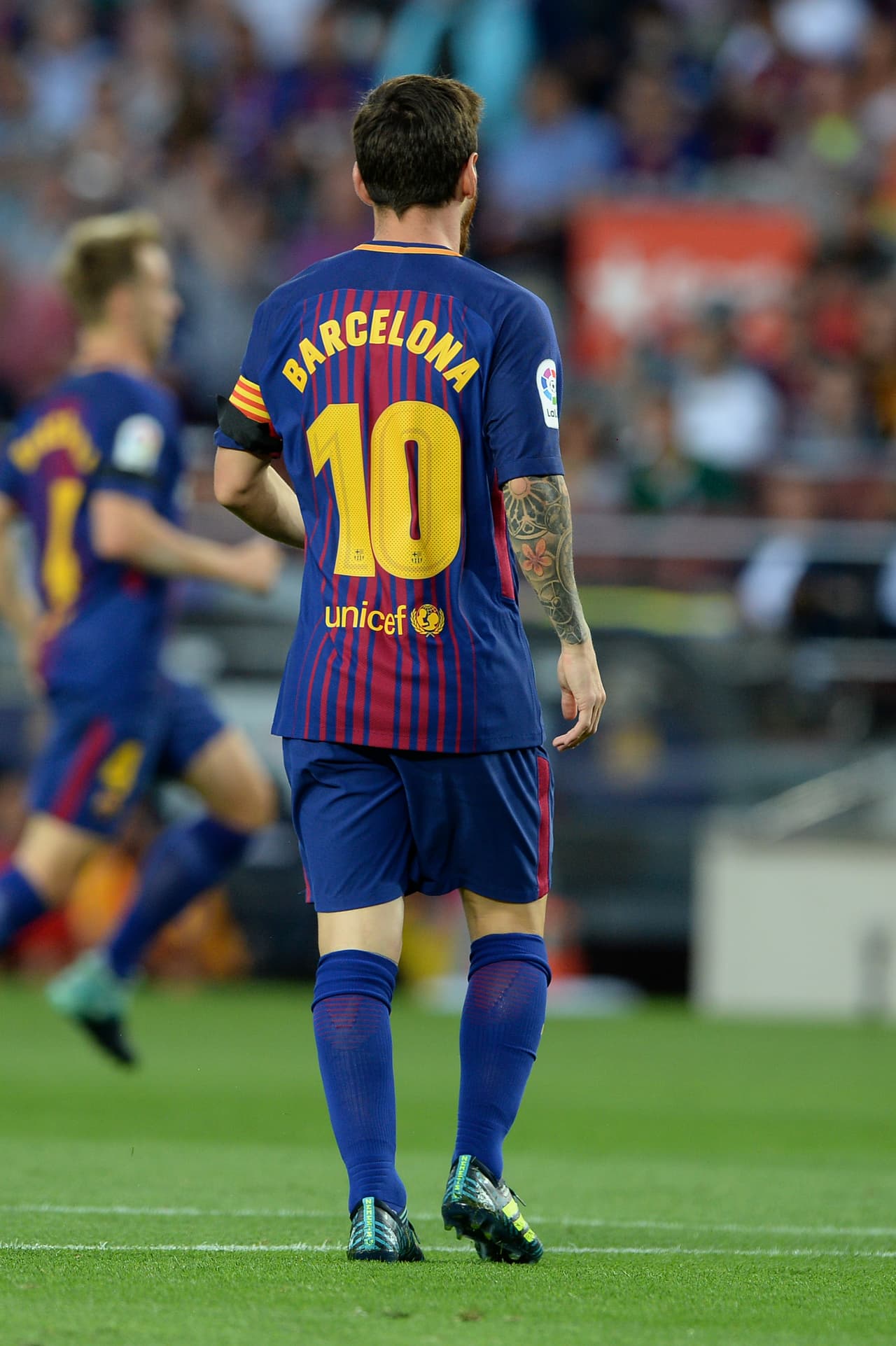 Los jugadores del Barça llevaron en su espalda sus dorsales tradicionales pero el nombre de la ciudad para hacerle un homenaje.