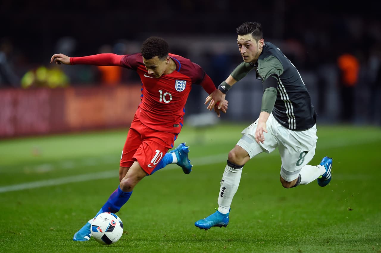 Sin embargo, Inglaterra no decayó y su juego fue en ascenso. El cuarto de hora final fue un recital inglés. Harry Kane acortó distancias y el atacante del Leicester Jamie Vardy marcó su primer gol con la selección para establecer el empate 2-2 que apagaba a los alemanes.