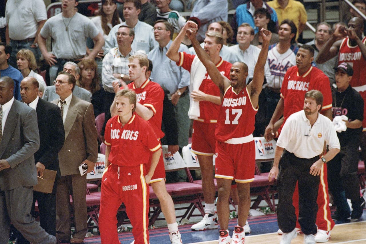 México acogió en octubre de 1994 un cuadrangular llamado NBA Challenge, en el que participaron San Antonio, Seattle, Clippers y Rockets. Los de Houston, campeones vigentes, lo ganaron.