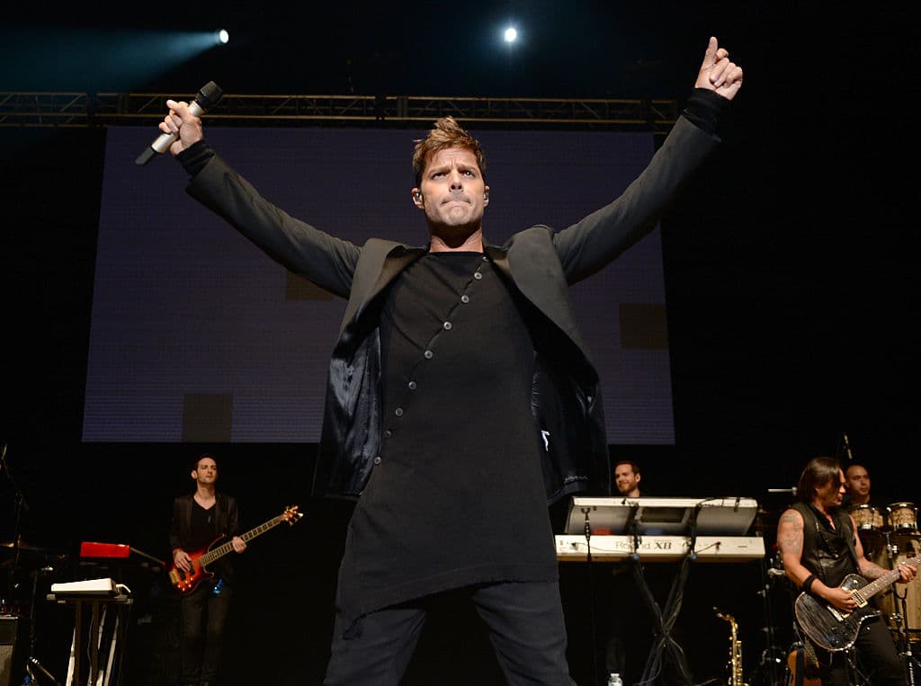 Incluso en una entrevista en el 2000, se le cuestionó sobre su sexualidad en un programa de TV.