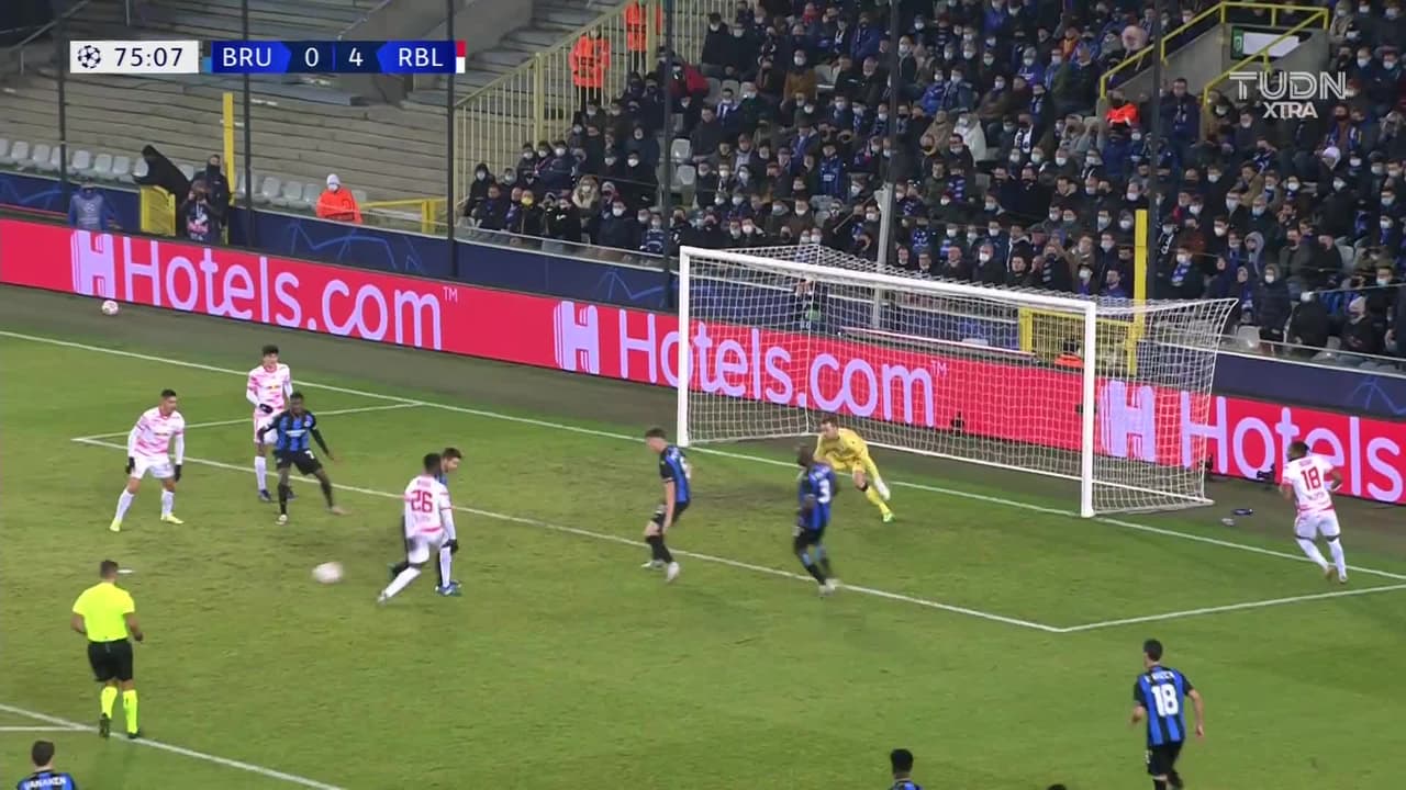 ¡TIRO ATAJADO! disparo por Noa Lang.