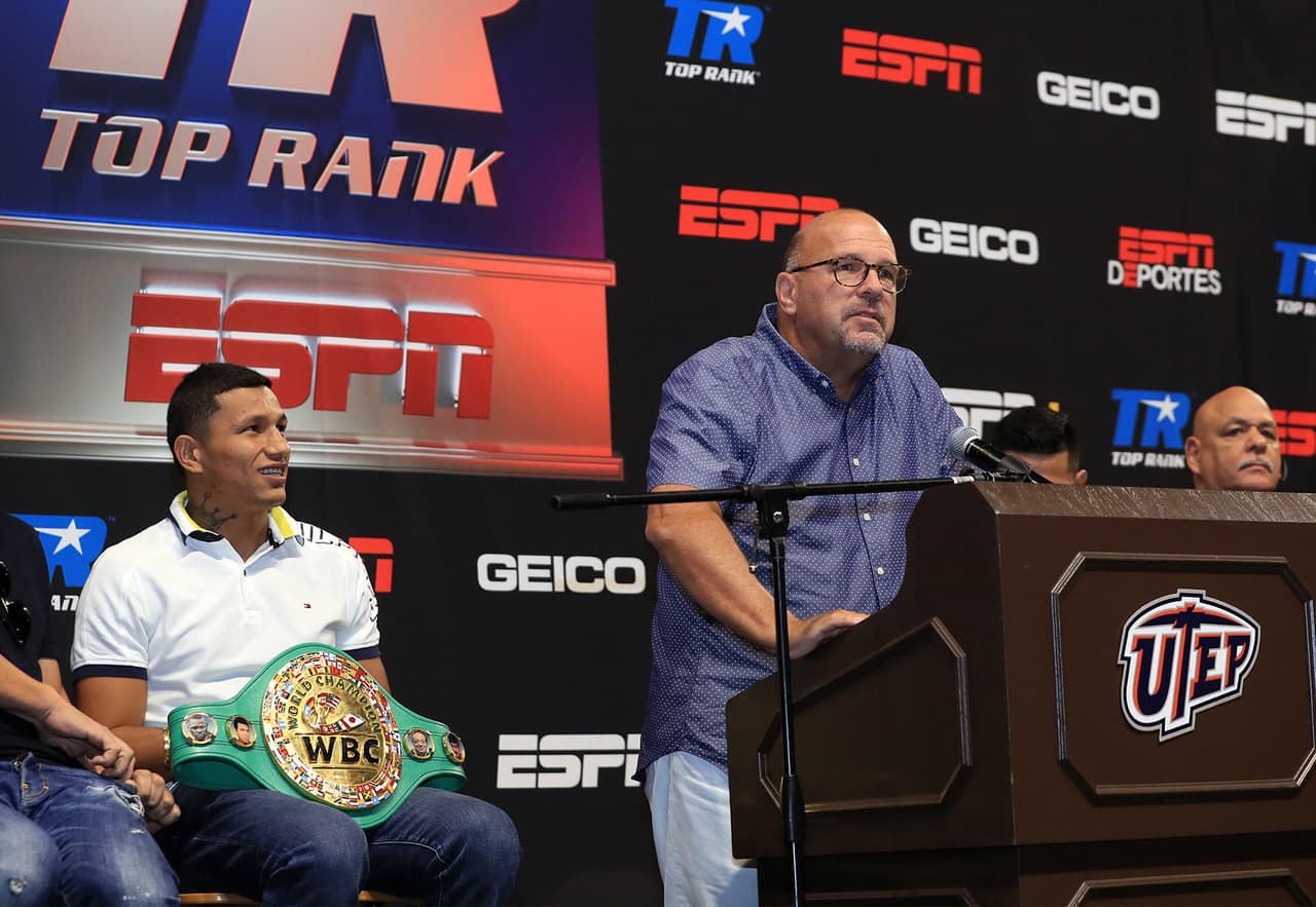 Miguel 'Alacrán' Berchelt subirá por segunda ocasión al ring en este 2018 ante un rival de cuidado: su compatriota y tocayo, Miguel 'Mickey' Román. El pleito, que promete robarle a 'Canelo' y Golovkin el título a la pelea del año, se llevará a cabo el 3 de noviembre en El Paso, Texas.