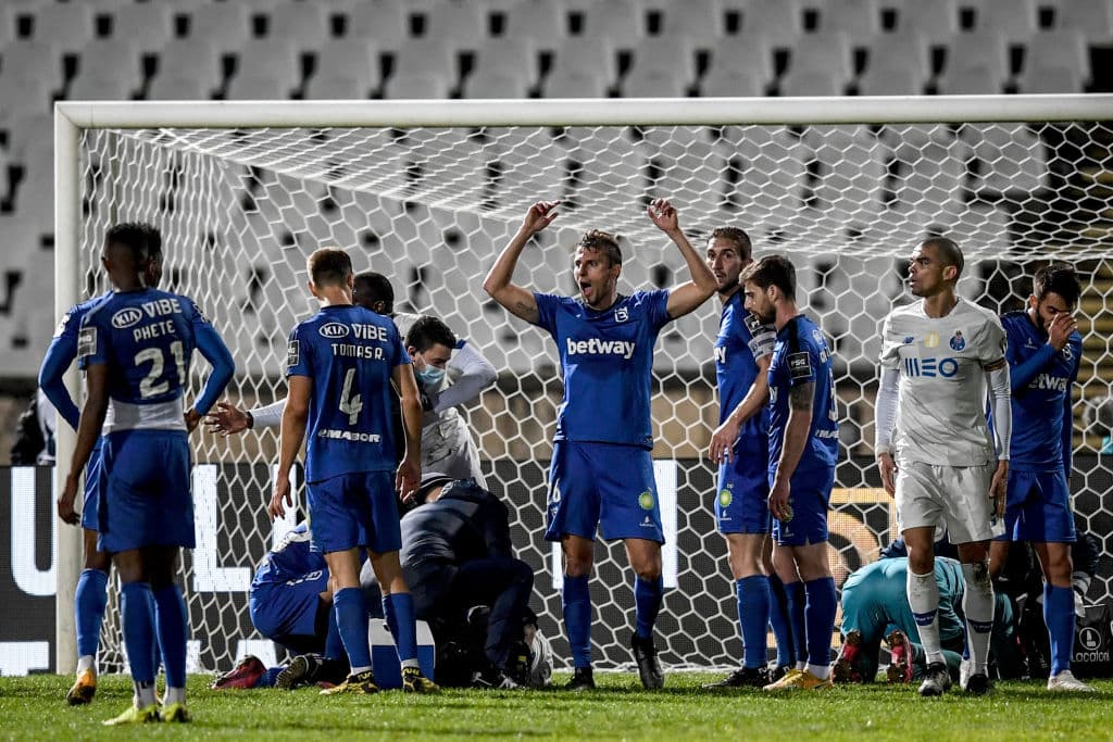 En los instantes finales, el lateral del Porto, Nanu, chocó en contra del portero Kritsyuk. Nanu salió lesionado tras un choque y se fue directo al hospital.