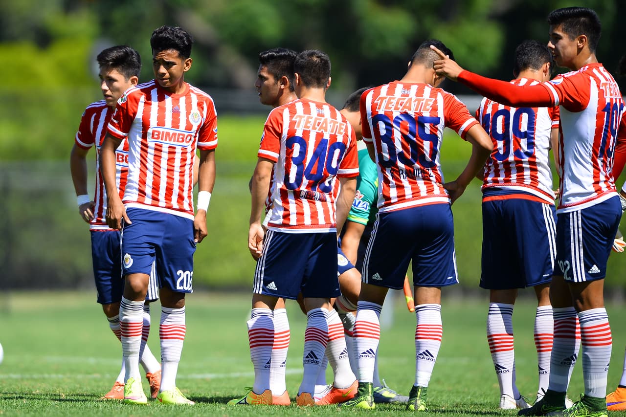 Chivas vive una situación similar a la de Barcelona y Real Madrid.