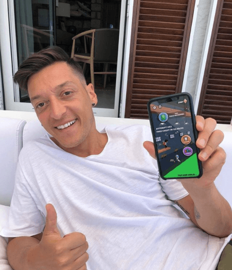 Mesut Ozil es un gamer de corazón. Ya ha lanzado dos juegos, el último es llamado ‘Grappleplack’.