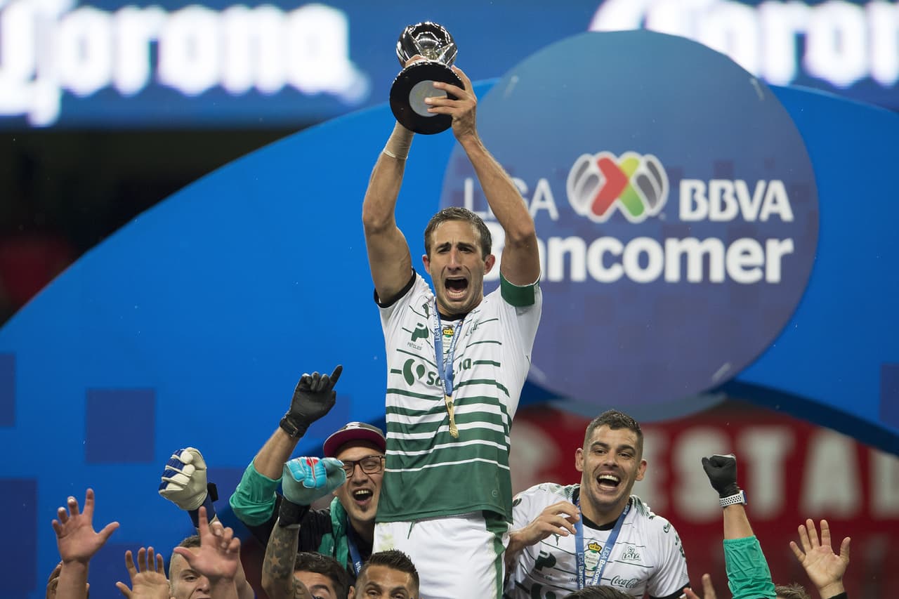 El defensor y excapitán del último Santos campeón de Liga y Copa MX quiere ser entrenador y ya inició las clases, online por la cuarentena para prevenir el contagio del coronavirus, por lo pronto.