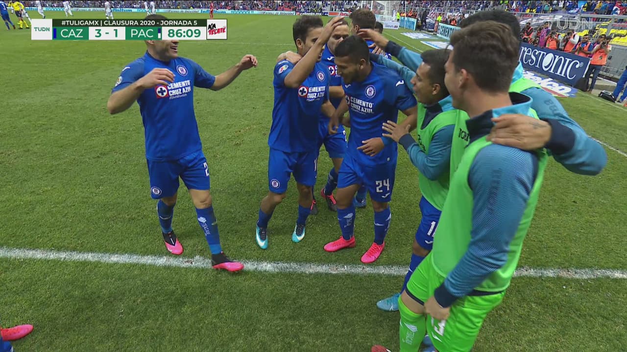 Juan Escobar termina un contragolpe letal y los celestes ganan 3-1