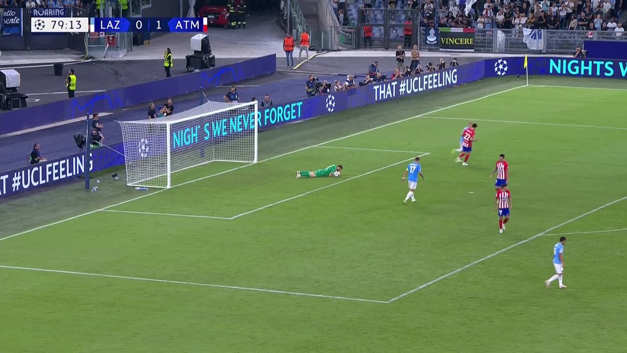 ¡TIRO ATAJADO! disparo por Luis Alberto.