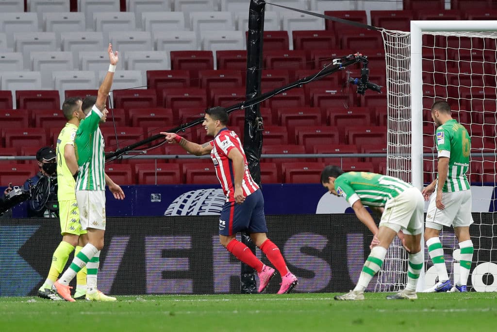 Atlético de Madrid vence al Betis en La Liga | Con goles de Llorente y Suárez, los colchoneros despacharon 2-0 a los de Pellegrini; Héctor Herrera ingresó al 46’.