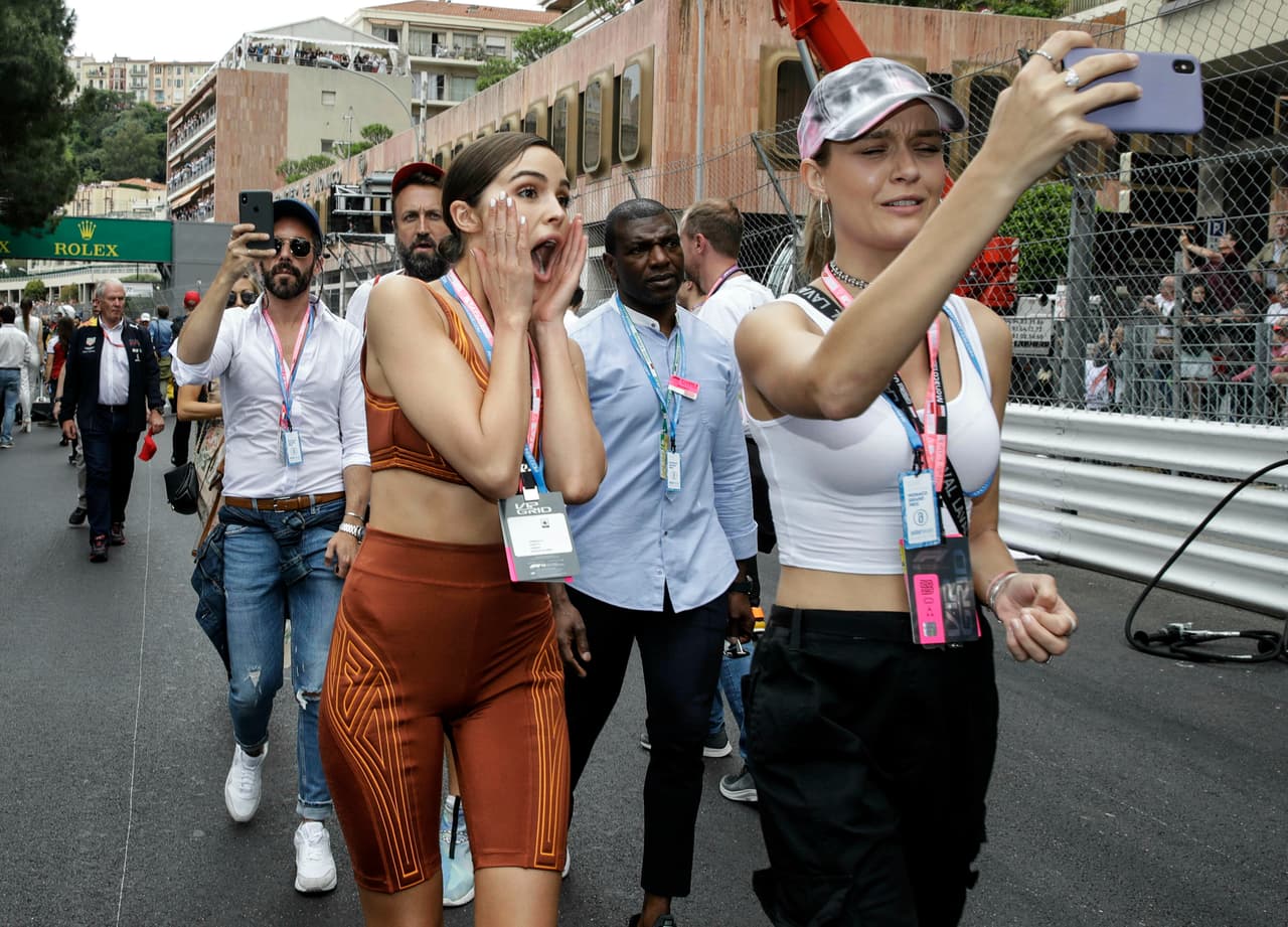 La belleza de las modelos marcó una jornada llena de colorido en Montecarlo.