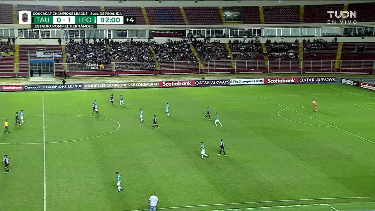 ¡TIRO ATAJADO! disparo por Jan Vargas.