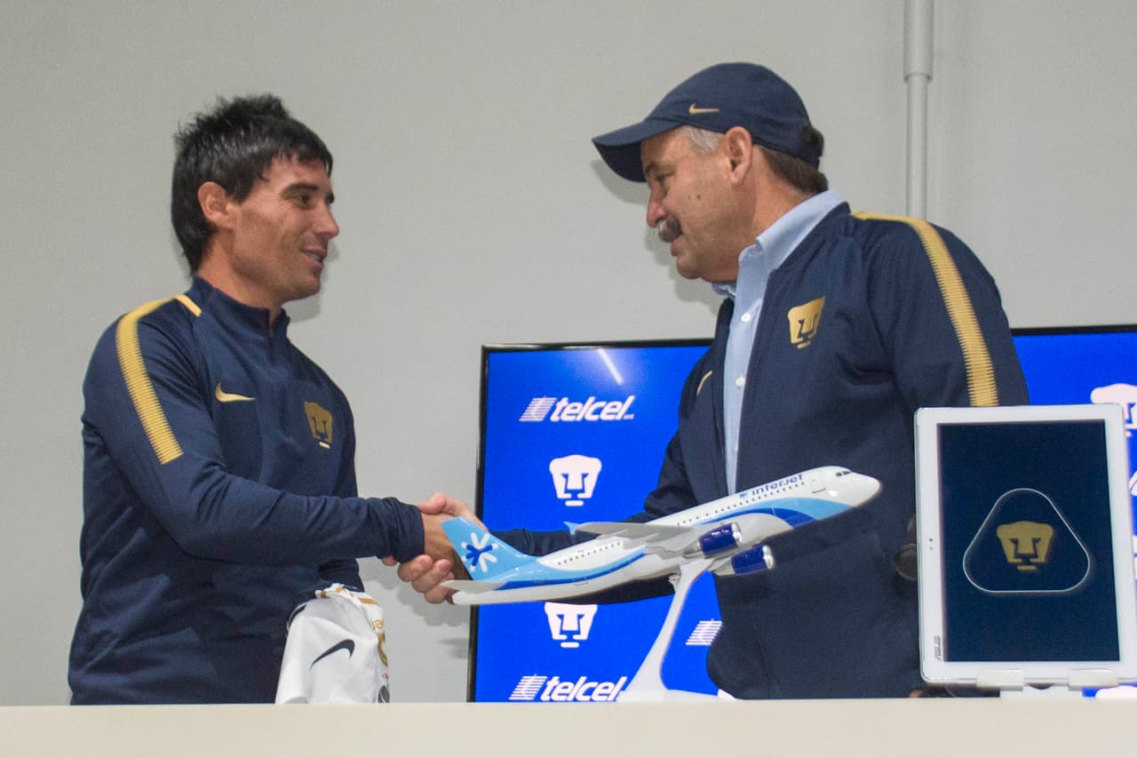 Photo during the presentation new refoircementes Team Pumas UNAM corresponding Clausura 2018 League MX. Foto de accion durante la Presentacion Oficial de los Refuerzos de Club Pumas UNAM correspondiente al Clausura 2018 de la Liga MX, en la Foto: Matias Alustiza 12/12/2017/MEXSPORT/VICTOR LEON