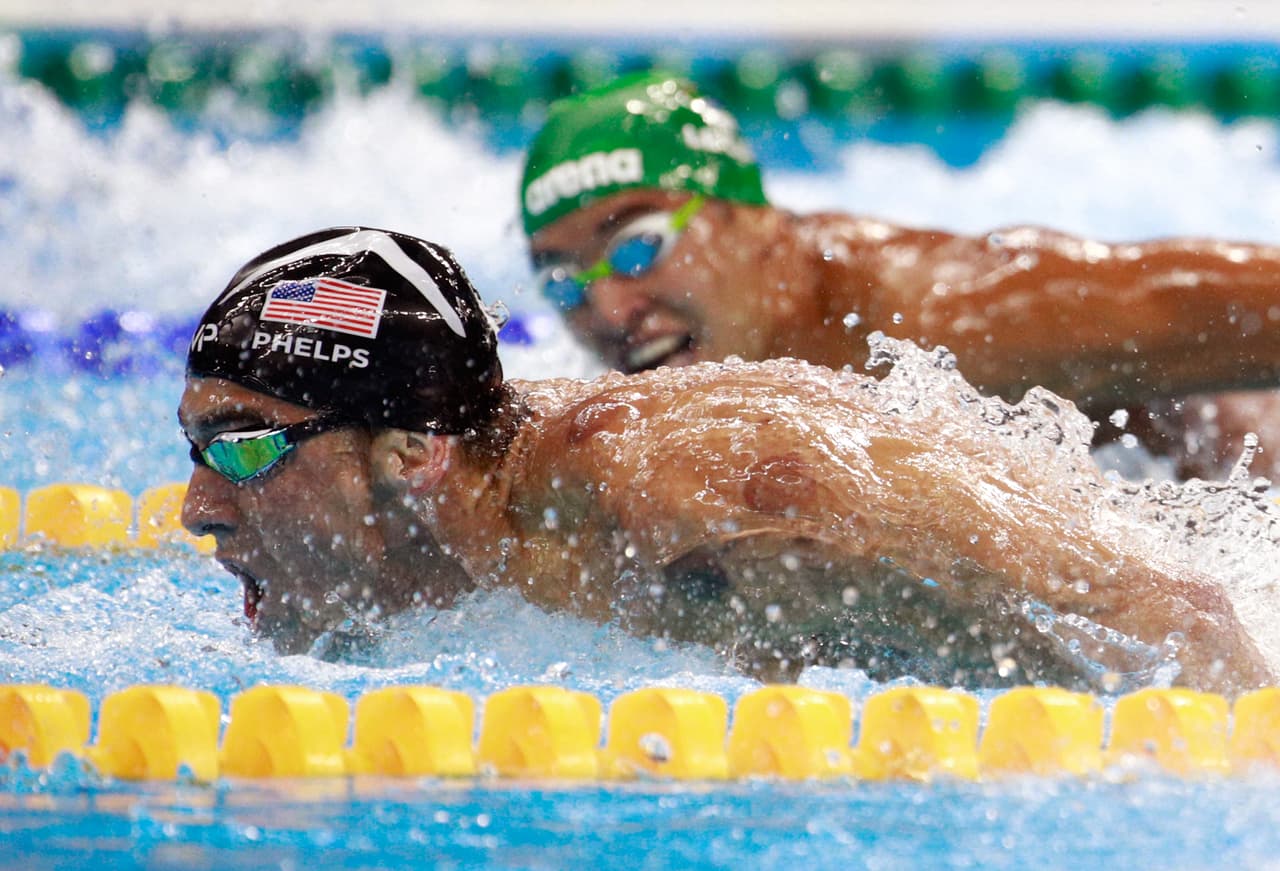 Muchos de los rivales de Michael Phelps aprovecharon para verlo en acción durante sus últimos Juegos Olímpicos en Río-2016. Ese fue el caso del sudafricano Chad le Clos durante la final de los 200 metros mariposa.