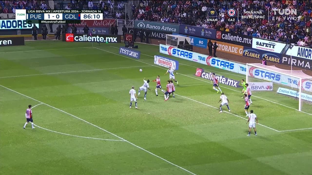 ¡Atajada de Rangel! Orona remata a la posición del arquero