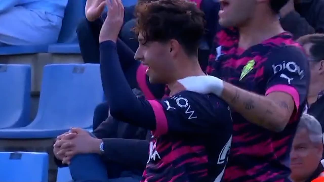 Jordan Carrillo anota su primer gol con Sporting de Gijón en la segunda división