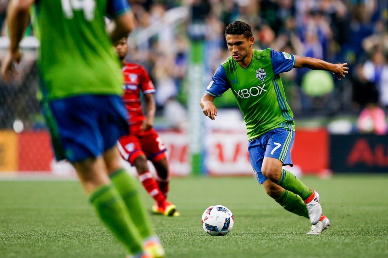 Cristian Roldan, uno de los pilares de Seattle Sounders, comenzó a despuntar en esa abultada victoria frente al club texano. (USA Today Images)
