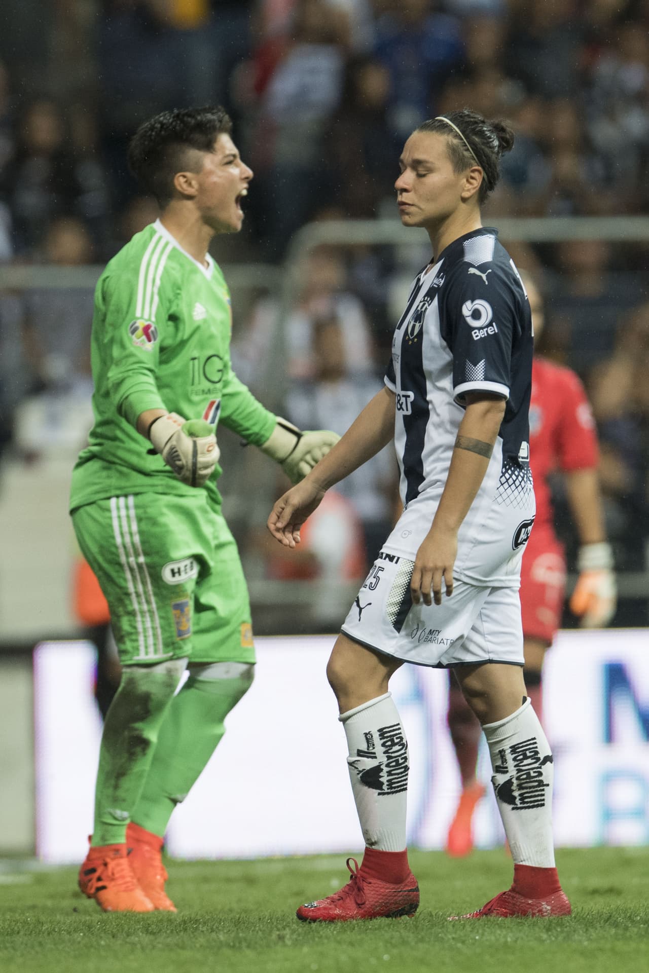 Fue un momento difícil para las locales que debieron vivir lo que el equipo varonil hace seis meses. Caer en una final en casa ante el más enconado rival.