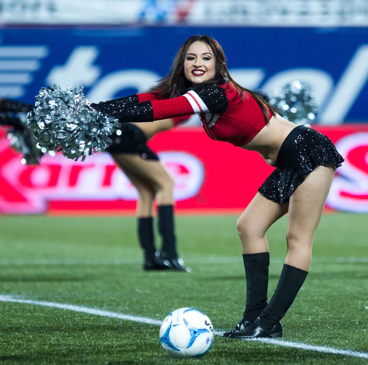 La belleza de las porristas en la fecha 8