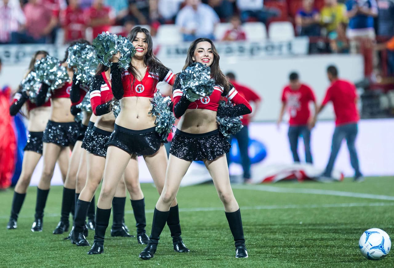 La belleza de las porristas en la fecha 8