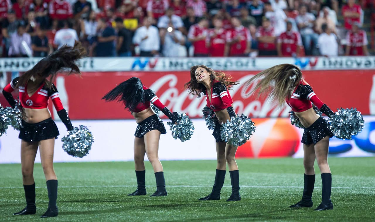 La belleza de las porristas en la fecha 8