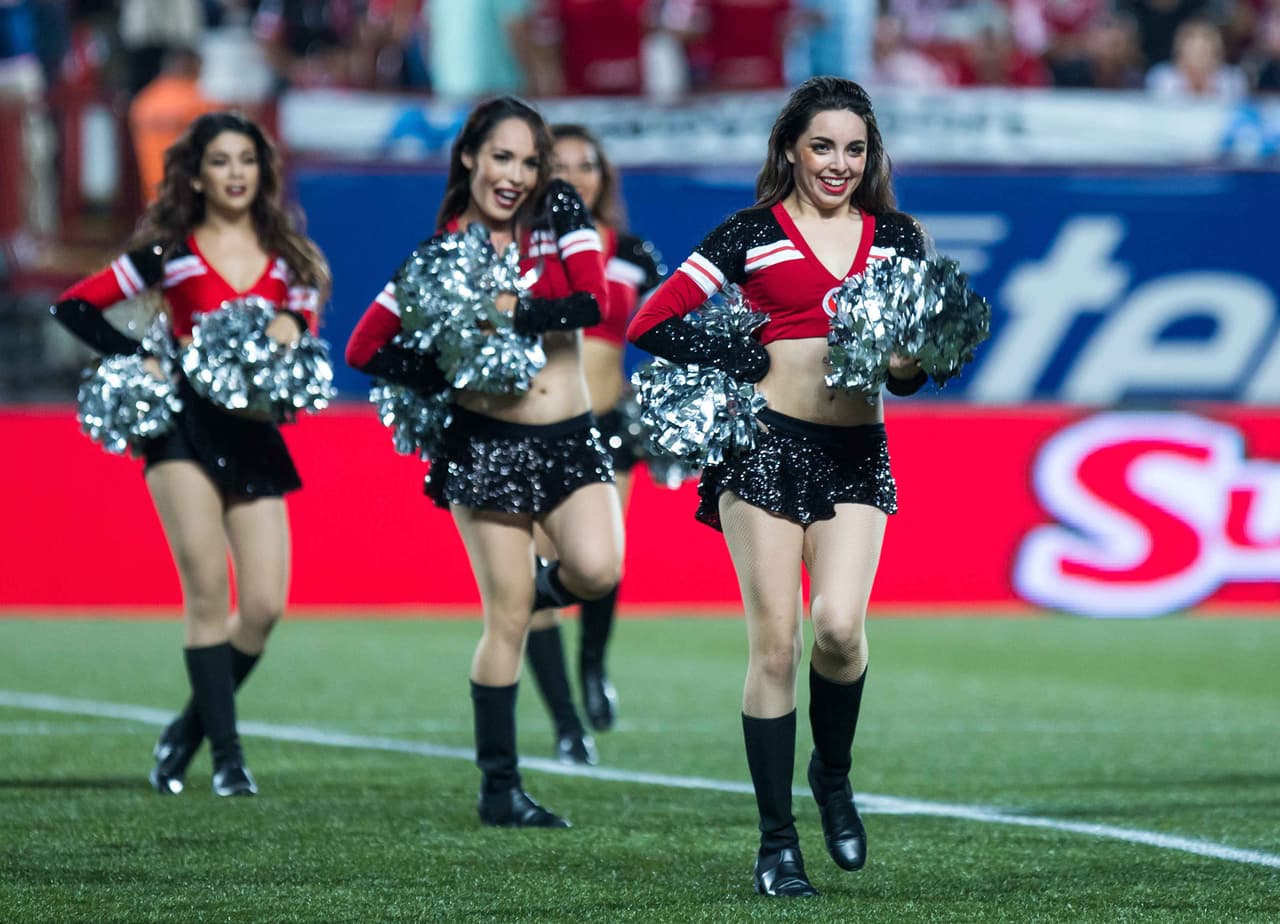 La belleza de las porristas en la fecha 8