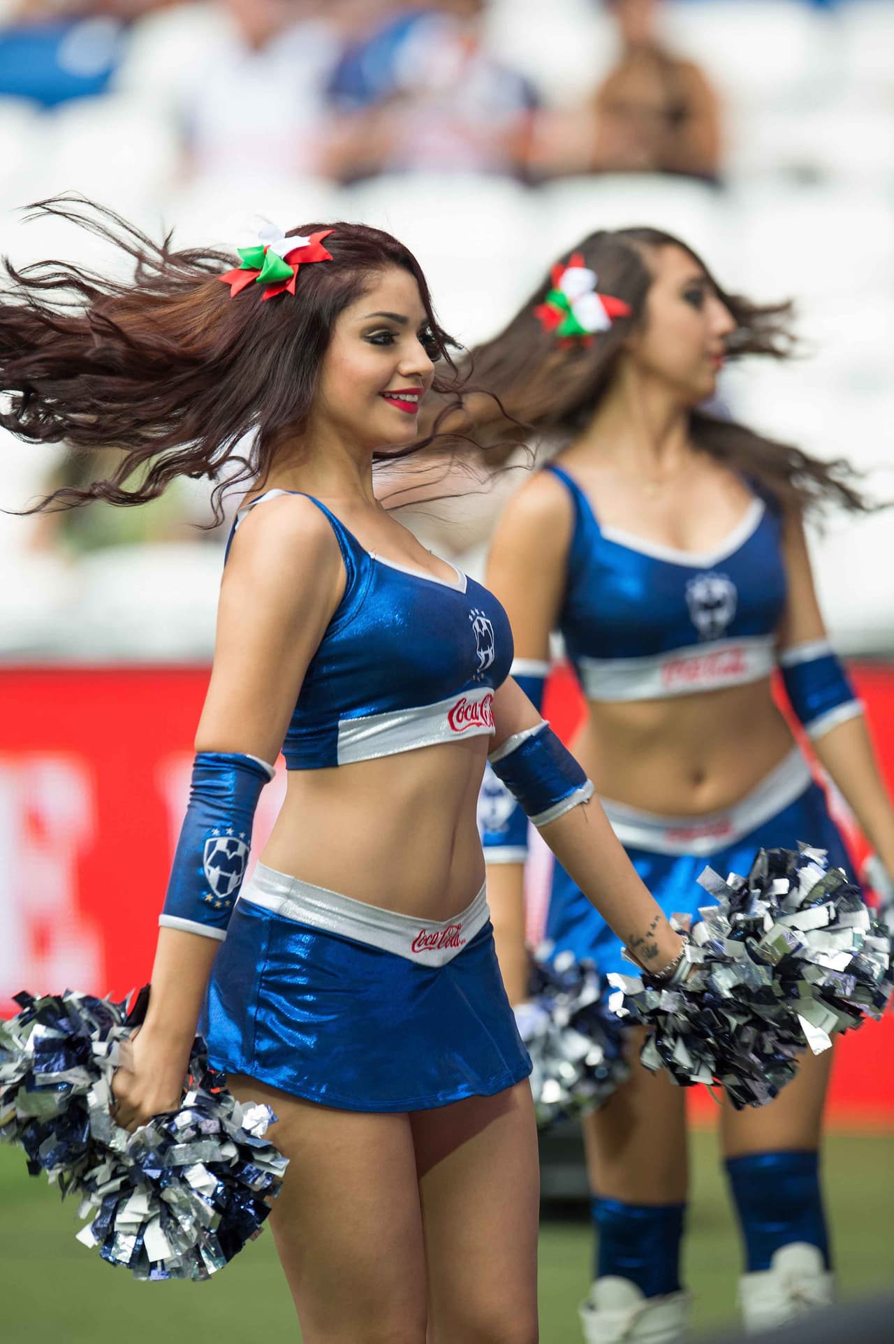 La belleza de las porristas en la fecha 8